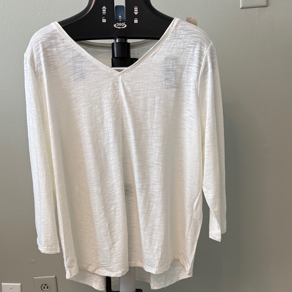 Chico's White V-Neck Long Sleeve Lightweight Top